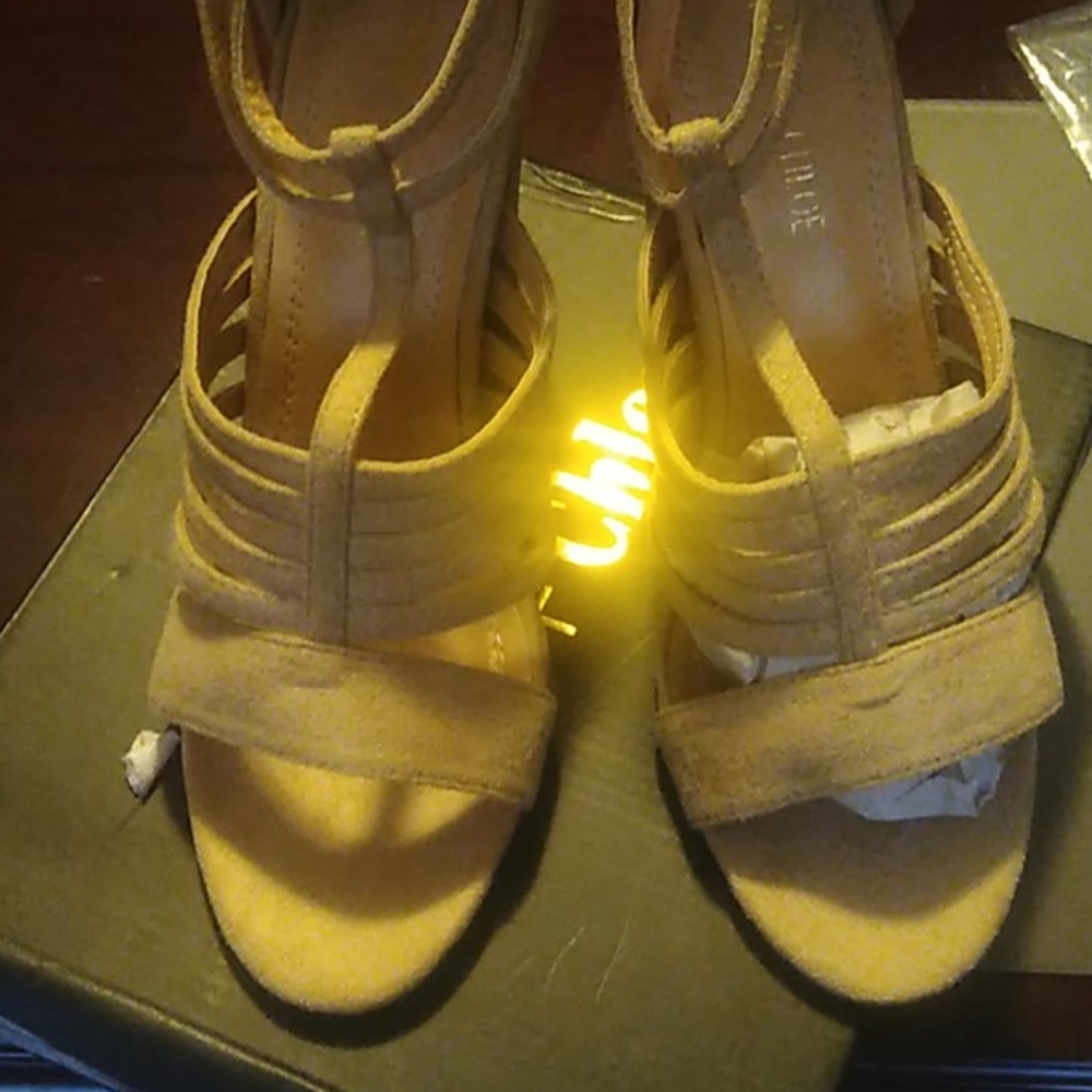 New chase and chloe tawny sandals tan suede 9